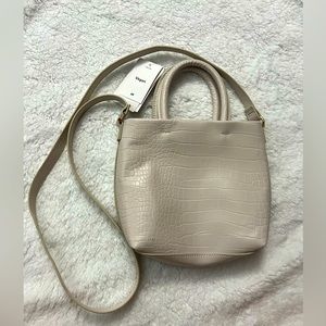 NWT‼️✨ Vegan crocodile Print Cross Body